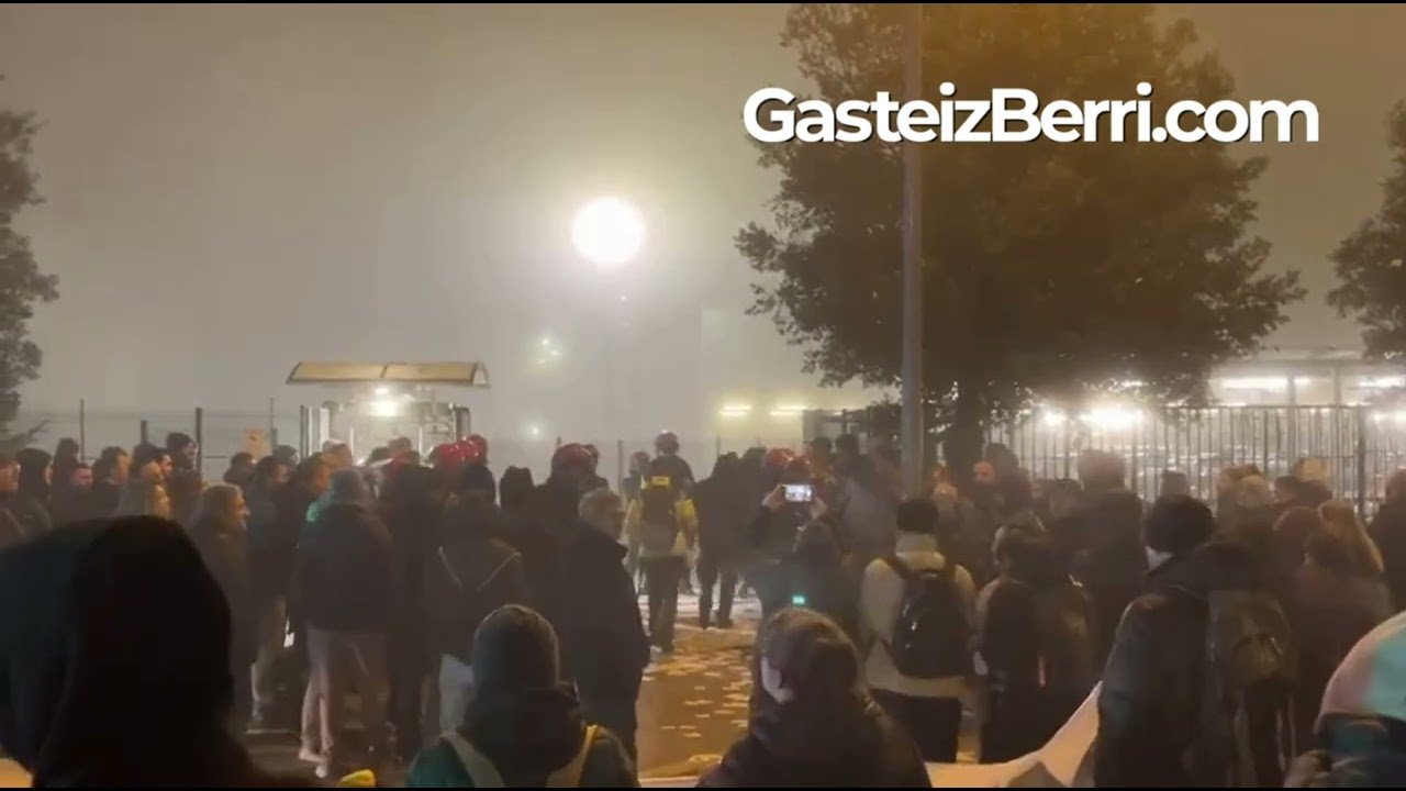Huelga general en Euskadi | Piquete en el acceso a Mercedes-Benz en Vitoria-Gasteiz
