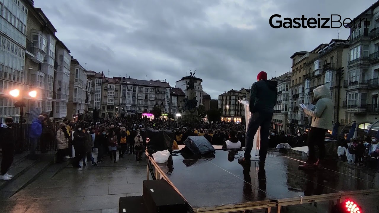 Cientos de personas se manifiestan en Gasteiz en defensa de un empleo digno