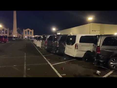 Un hombre destroza 70 furgonetas Mercedes con una excavadora en Vitoria-Gasteiz