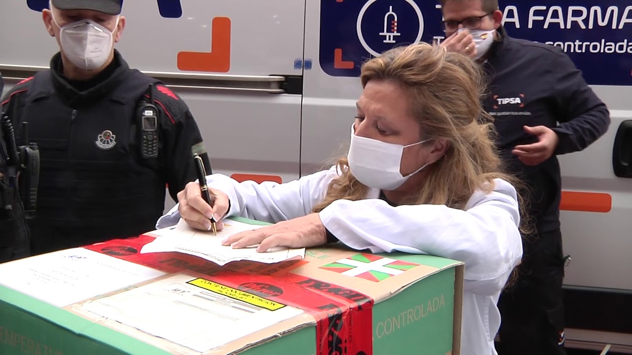 Las primeras dosis de la vacuna contra la COVID-19 llegan al hospital de Txagorritxu