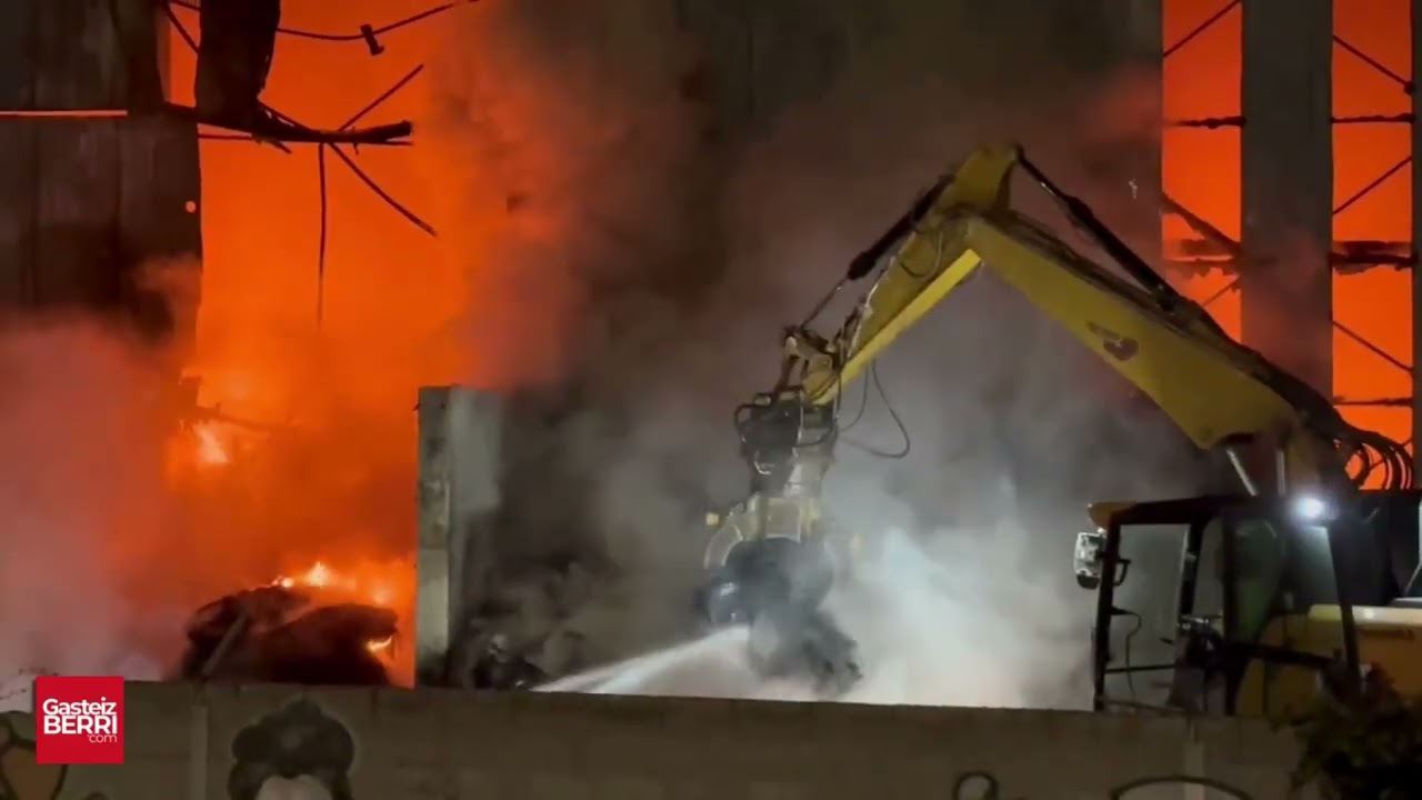 INCENDIO EN UNA PLANTA DE RECICLAJE DE VITORIA