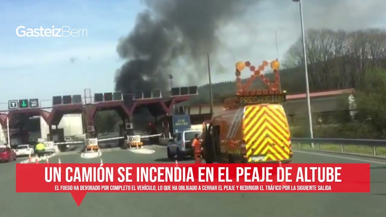 Un camión articulado se incendia en el peaje de Altube