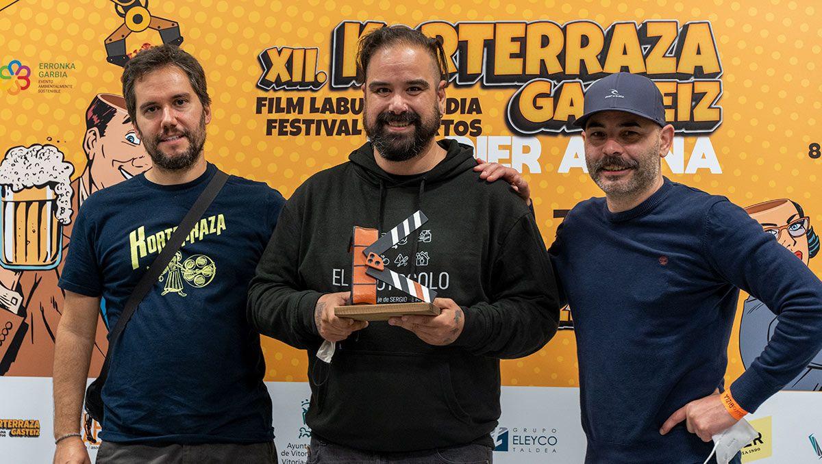 Gustavo Racionero, Sergio de Miguel y Xabi Vitoria tras la entrega del premio del público al director soriano