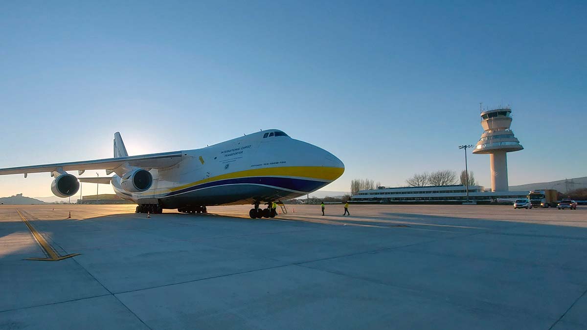 Antonov-124 foronda