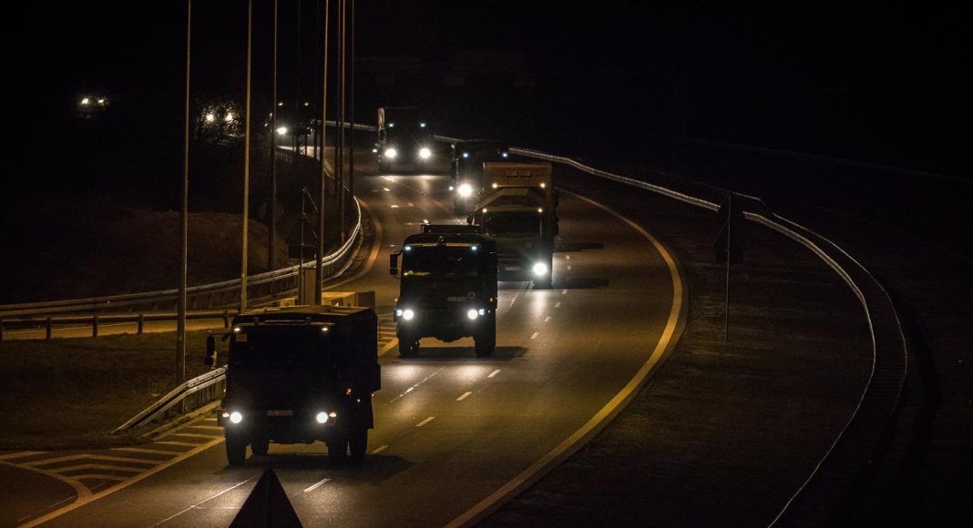 Brilliant jump maniobras de la OTAN Convoy militar visto en vitoria (1)