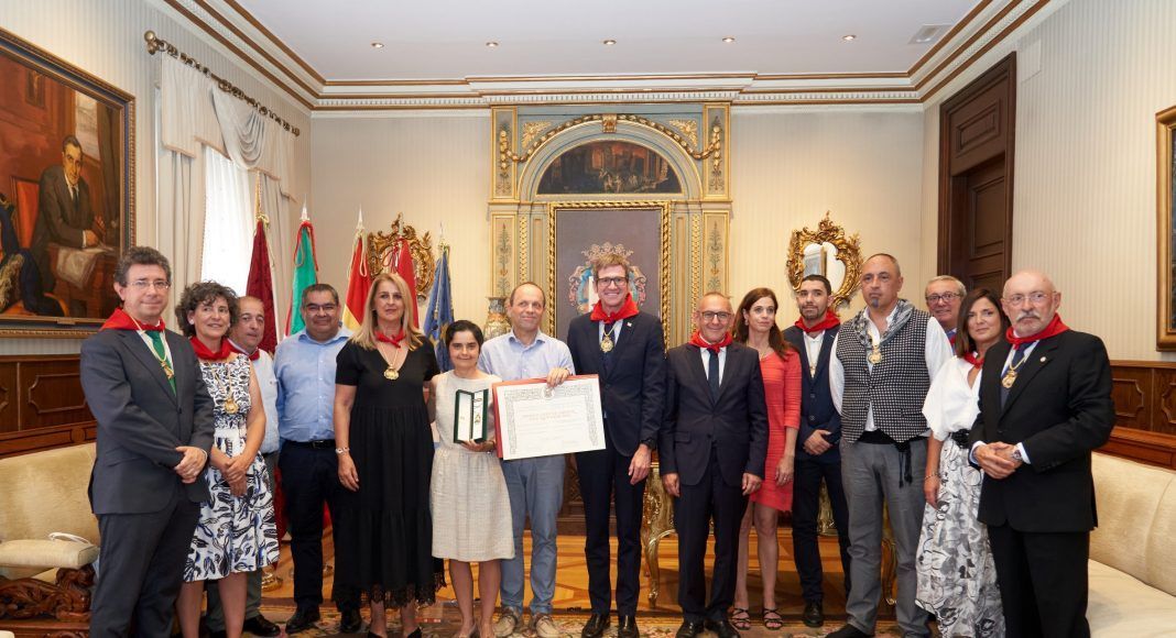 entrega medalla de oro vitoria gasteiz cruz roja de alava