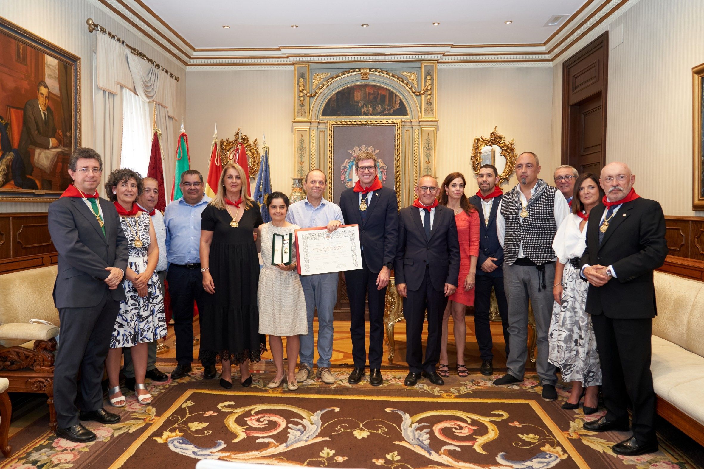 entrega medalla de oro vitoria gasteiz cruz roja de alava entrega medalla de oro vitoria gasteiz cruz roja de alava