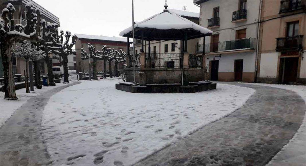 La plaza de Araia nevada | Imagen de archivo