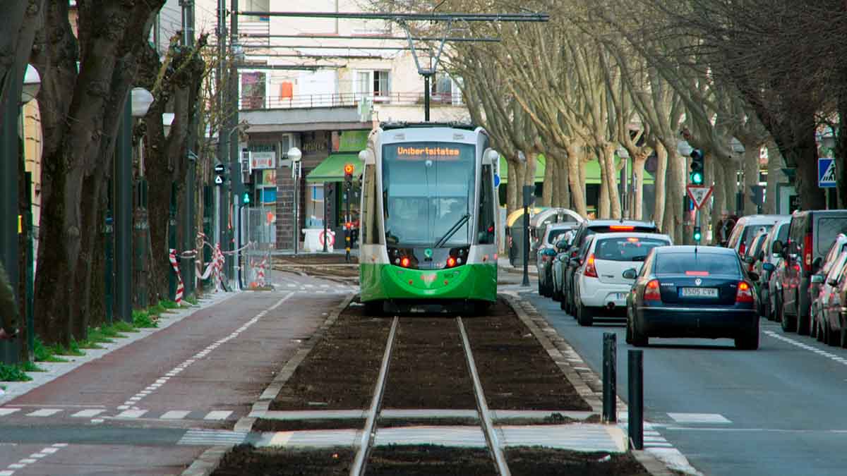 TRANVIA SALBURUA VITORIA