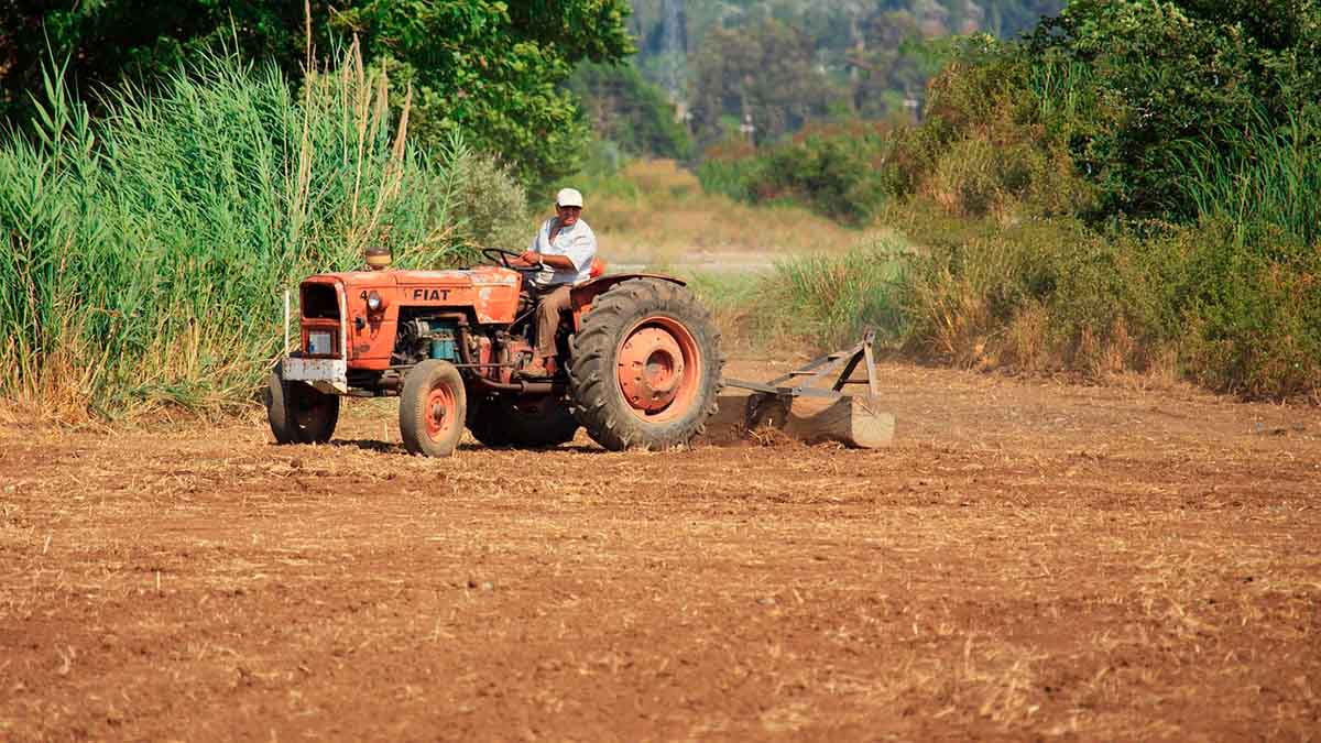 TRACTOR