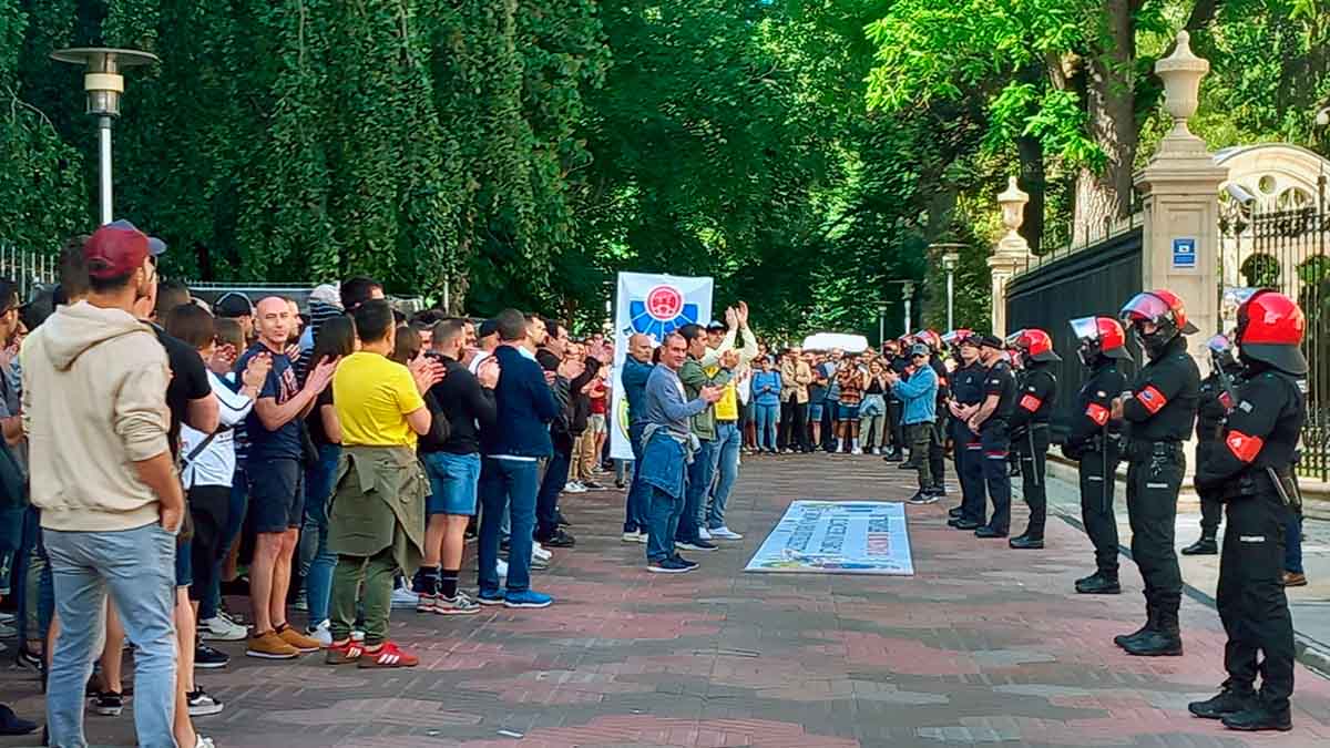 ertzainas en lucha