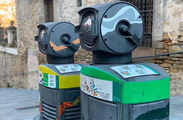 Contenedores de recogida neumática de residuos en el Casco Viejo de Vitoria-Gasteiz.