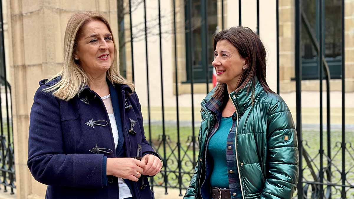 Laura Garrido y Ainhoa Domaica Centro Salud Goikolarra Parlamento Vasco