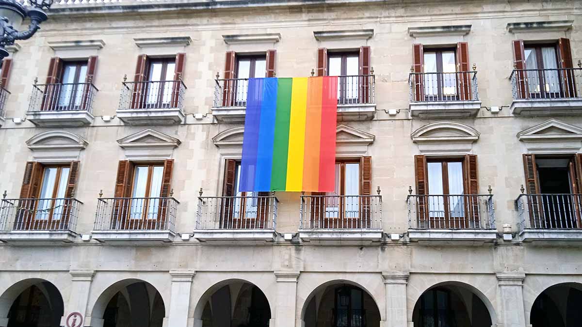 bandera LGTBI vitoria