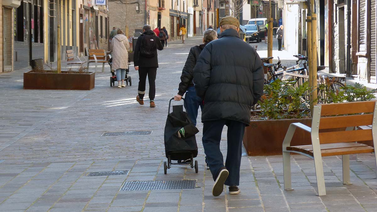 gente en la calle vitoria