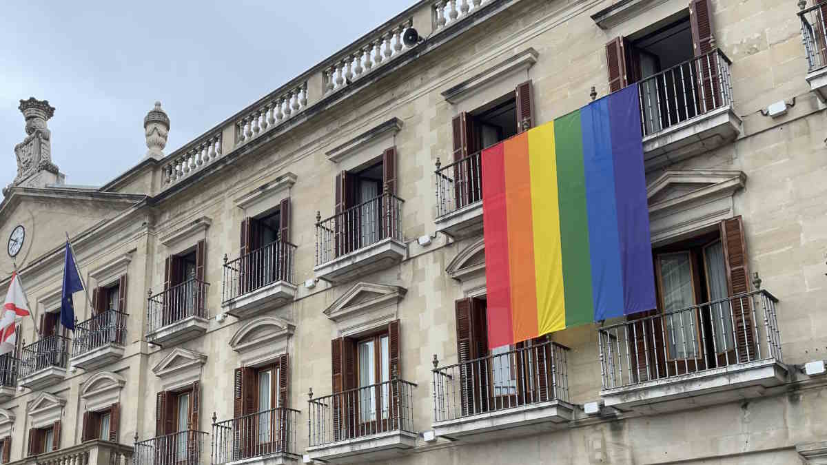 bandeja LGTBI ayuntamiento vitoria