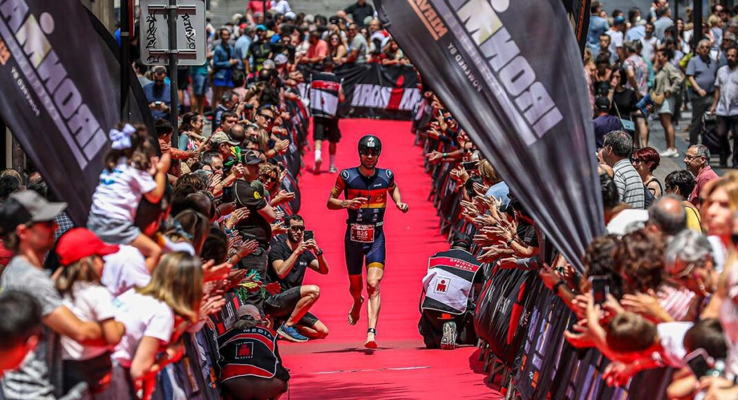 Atleta corriendo en carrera Ironman