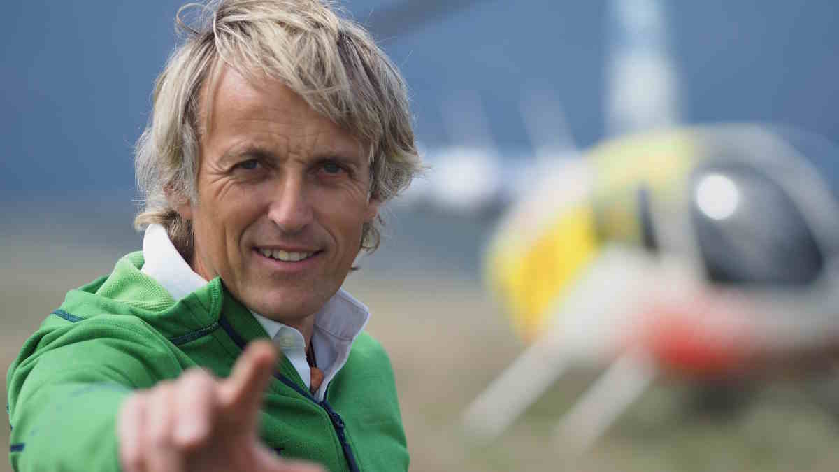 calleja Jesus Calleja en un a foto promocional del programa que estos días graba en Labastida y La Rioja Alavesa para "Volando voy" de Cuatro