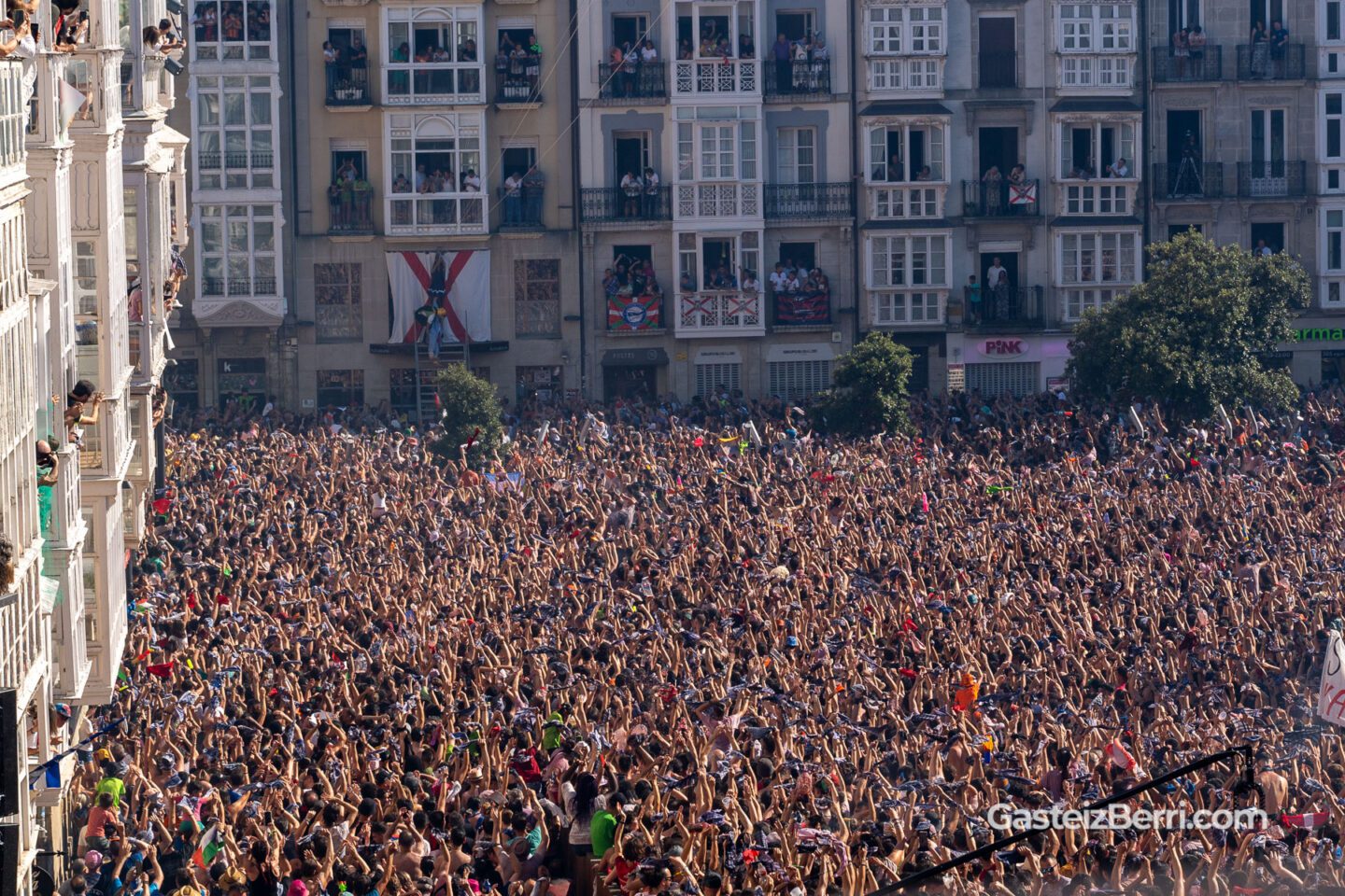 BAJADA DE CELEDON LA BLANCA 2024 VITORIA GASTEIZ-34