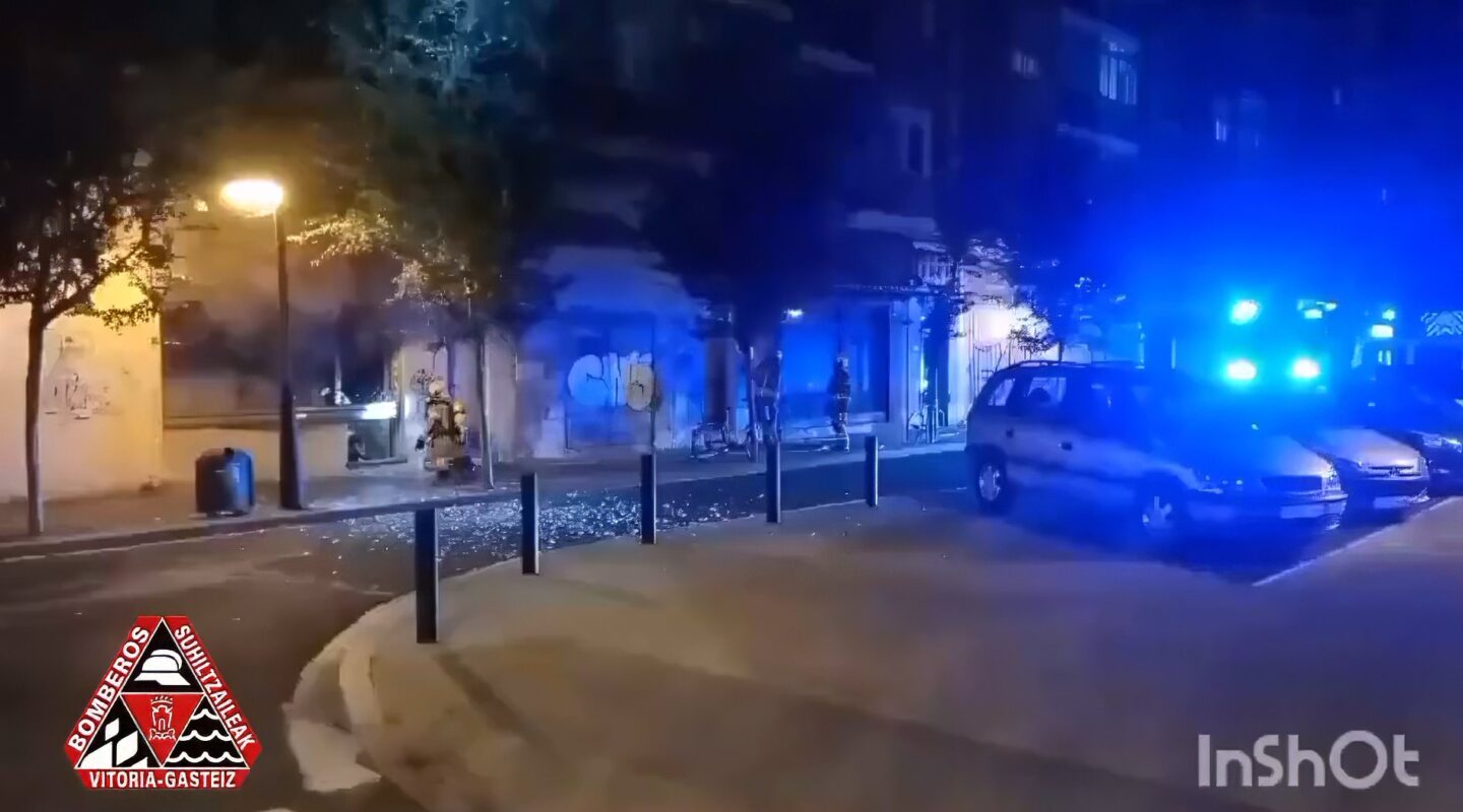 explosion-bateria-adurtza-mejorado-gasteizberri Explosión de una batería en adurtza, imagen de los Bomberos de Vitoria-Gasteiz