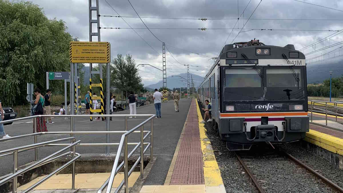tren parado araia