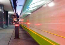 Huelga indefinida en la empresa que mantiene el tranvía de Vitoria