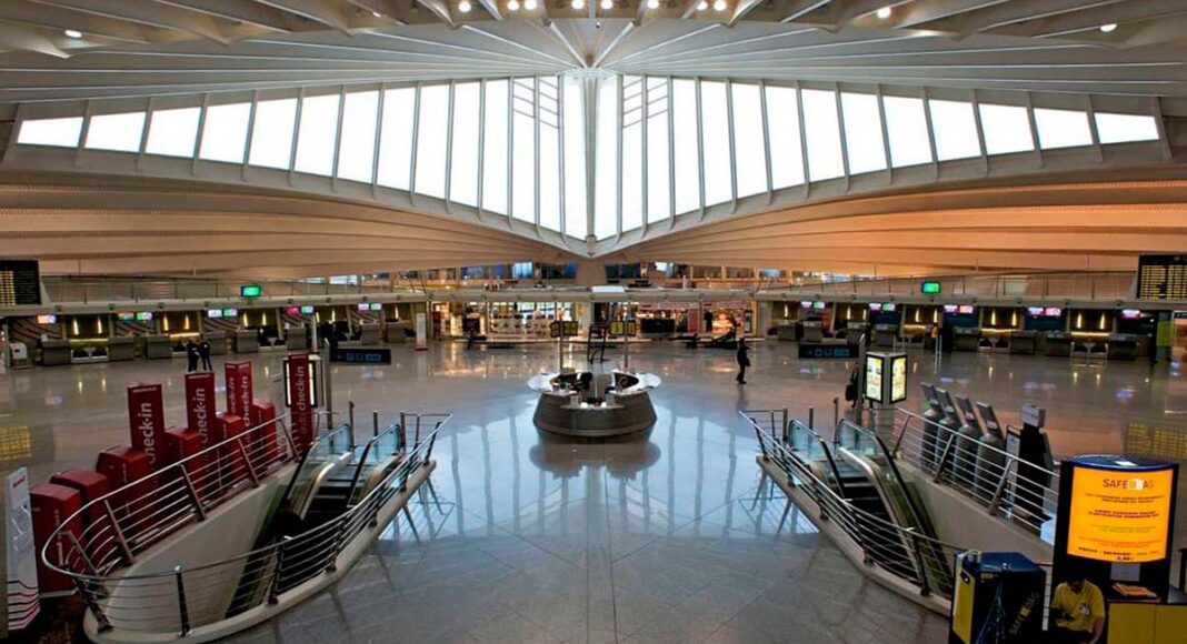Interior aeropuerto de Bilbao