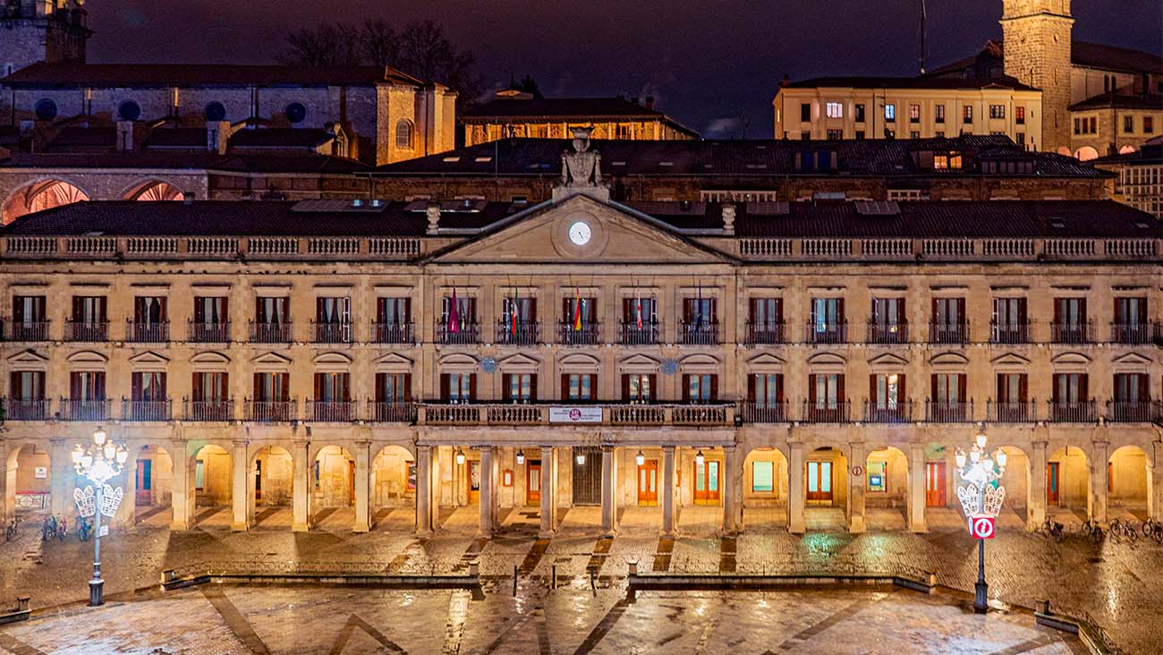 ayuntamiento de vitoria gasteiz de noche