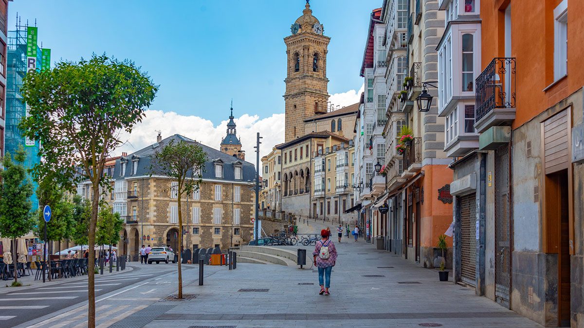 vitoria-gasteiz 2 Una calle dentro de Vitoria-Gasteiz, fotografía de Alex García