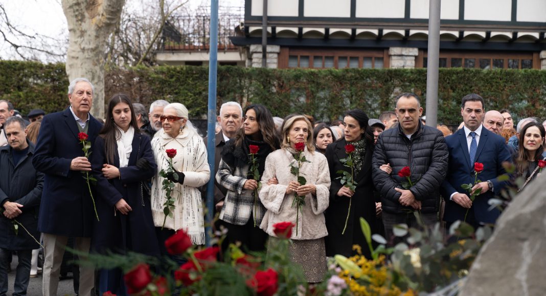 Familiares, amigos y el Lehendakari Imanol Pradales en el acto - Fotografía de Alex García