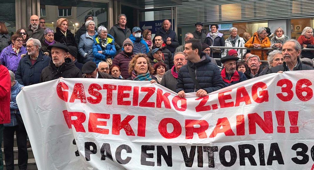 Concentración de la plataforma Osasun Plublikoa de este jueves | Imagen: Alex García