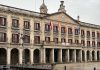 El Ayuntamiento contempla llevar fuera de Euskadi los residuos con amianto retirados en Vitoria Fachada del Ayuntamiento de Vitoria