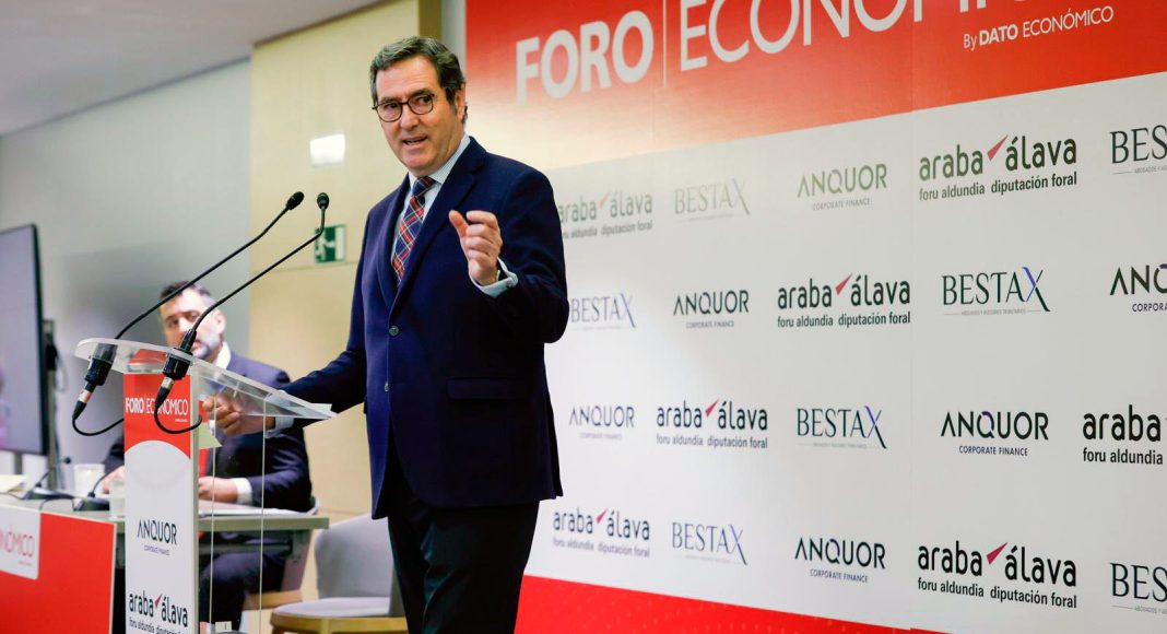 Antonio Garamendi, presidente de la CEOE durante el Foro Económico celebrado en Vitoria