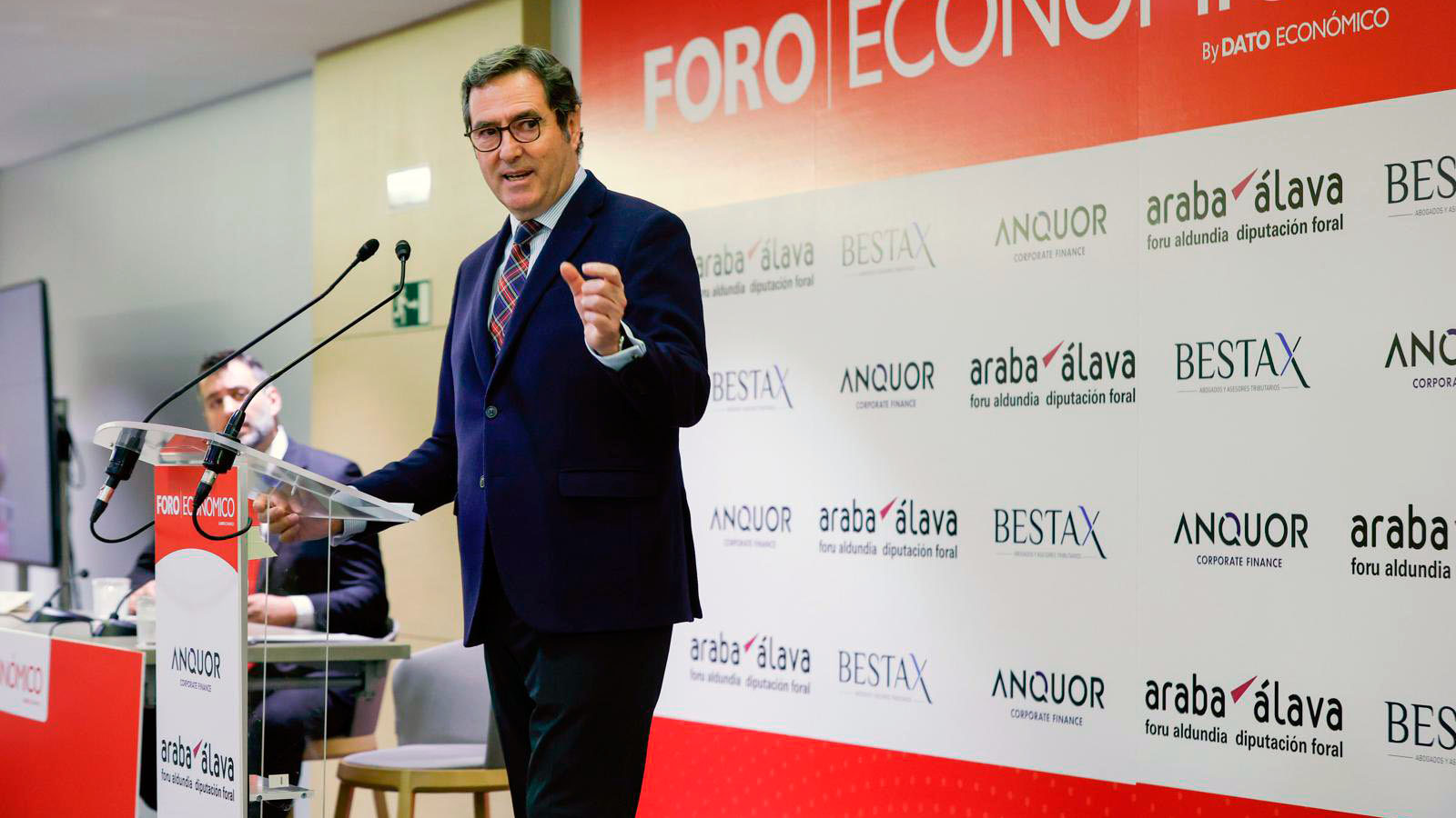 Antonio Garamendi, presidente de la CEOE durante el Foro Económico celebrado en Vitoria