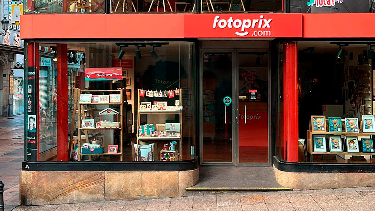 Exterior de una tienda de Ikatz Fotoprix en el centro de Vitoria Exterior de una tienda de Ikatz Fotoprix en el centro de Vitoria