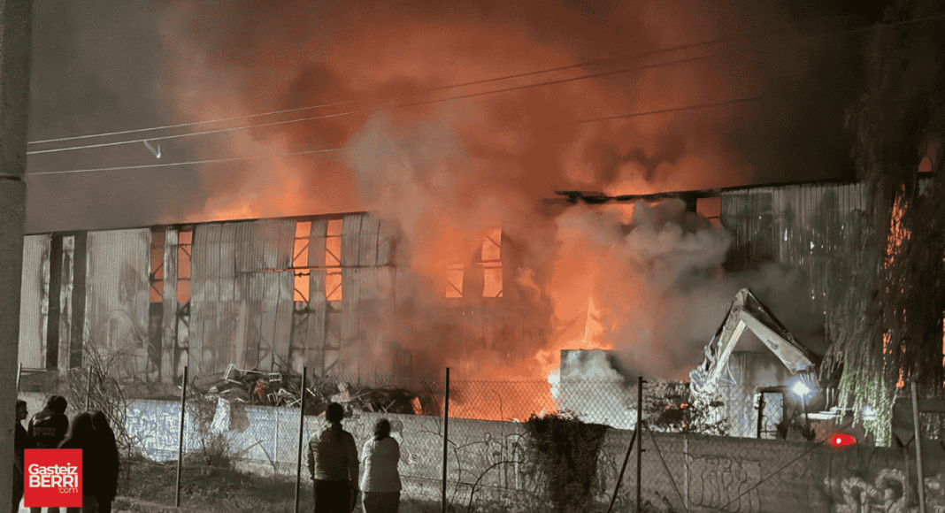 Incendio planta reciclaje Onaindia | Imagen: Alex García.