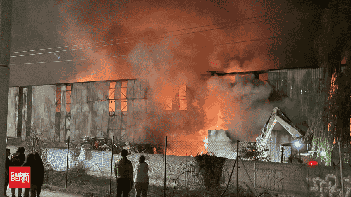 Incendio planta reciclaje Onaindia | Imagen: Alex García.