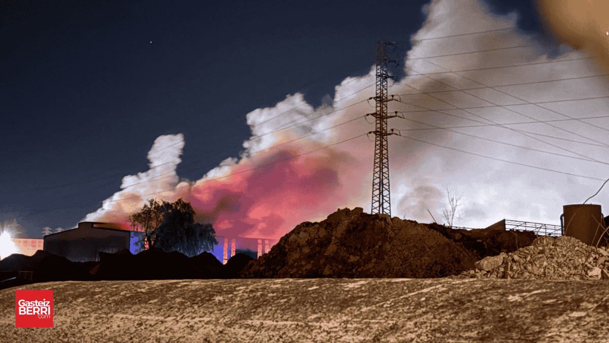 Incendio planta reciclaje Onaindia | Imagen: Alex García.