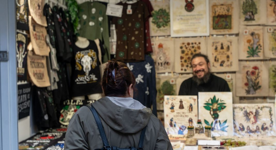 Uno de los puestos de la feria | Imagen: Alex García