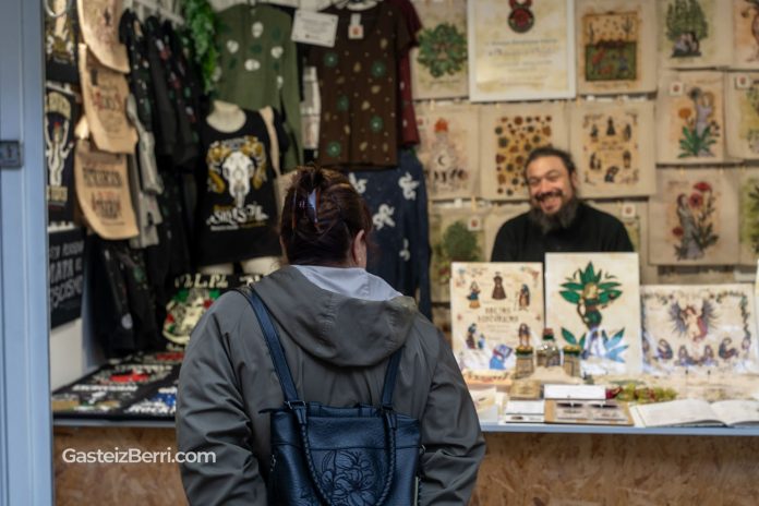 Uno de los puestos de la feria | Imagen: Alex García