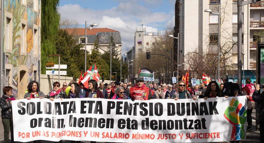 Manifestación del movimiento de los pensionistas de Álava | Imagen: Alex García.