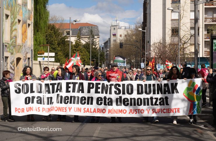 Manifestación del movimiento de los pensionistas de Álava | Imagen: Alex García.