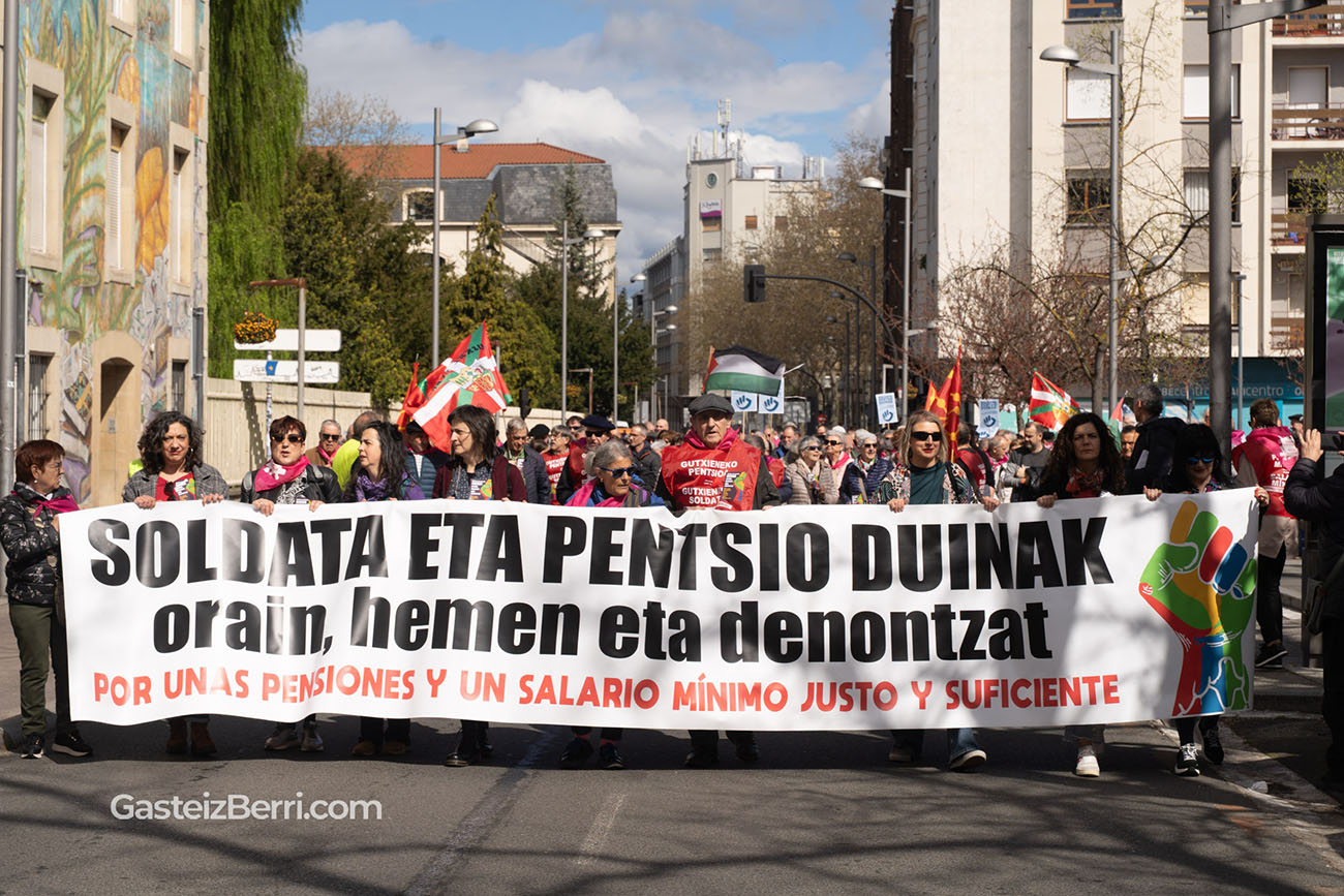 MANIFA PENSManifestación del movimiento de los pensionistas de Álava | Imagen: Alex García. IONISTAS 1 PORTADA Manifestación del movimiento de los pensionistas de Álava | Imagen: Alex García.