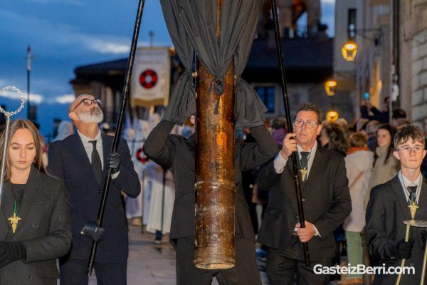 PROCESION VIERNES SANTO 2025 VITORIA-GASTEIZ-10 procesion viernes santo 2025 vitoria gasteiz 10