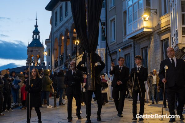 PROCESION VIERNES SANTO 2025 VITORIA-GASTEIZ-16 procesion viernes santo 2025 vitoria gasteiz 16