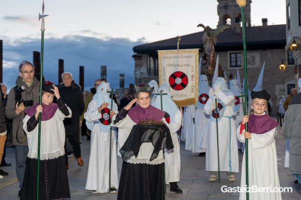 PROCESION VIERNES SANTO 2025 VITORIA-GASTEIZ-3 procesion viernes santo 2025 vitoria gasteiz 3