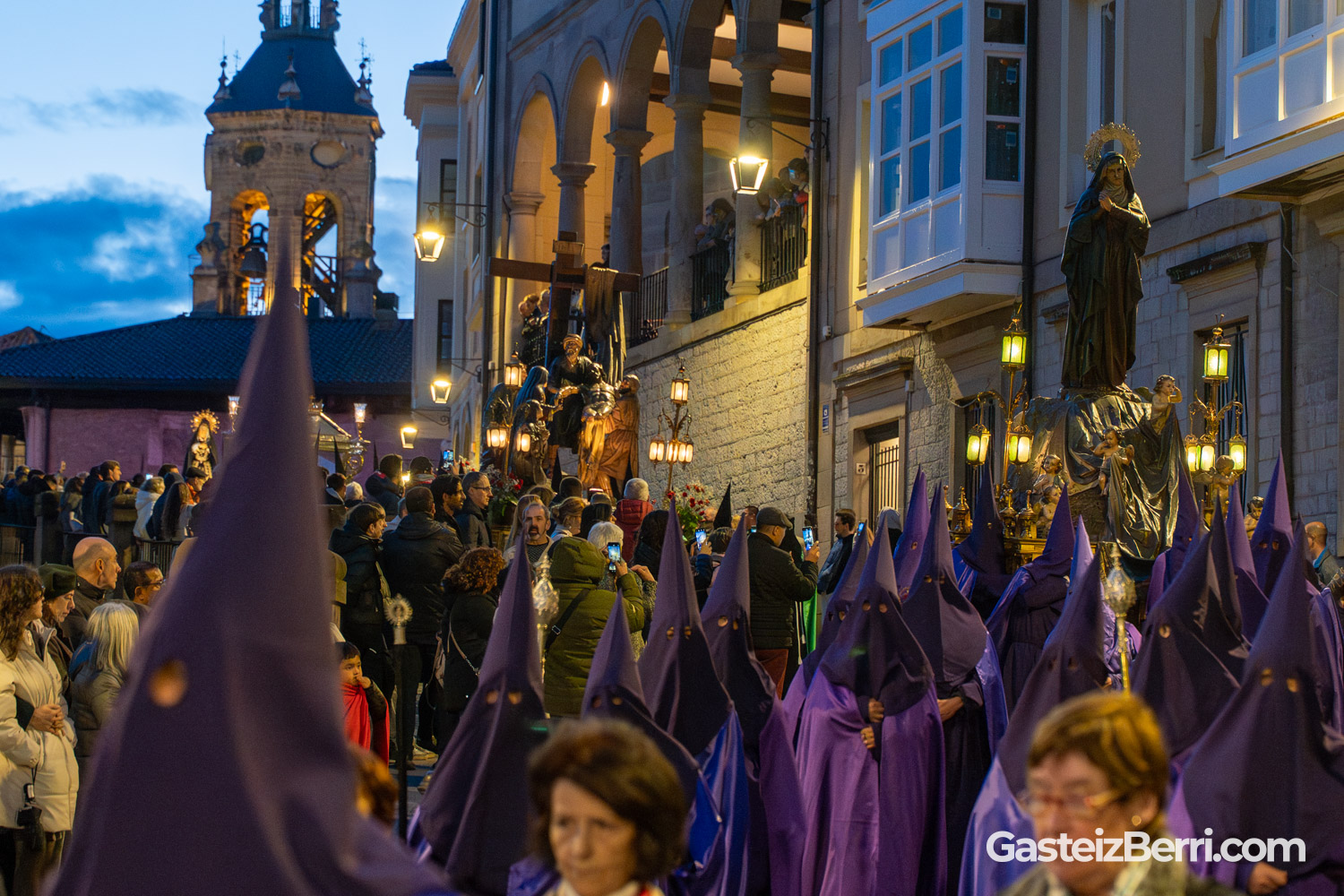 PROCESION VIERNES SANTO 2025 VITORIA-GASTEIZ-32 procesion viernes santo 2025 vitoria gasteiz 32