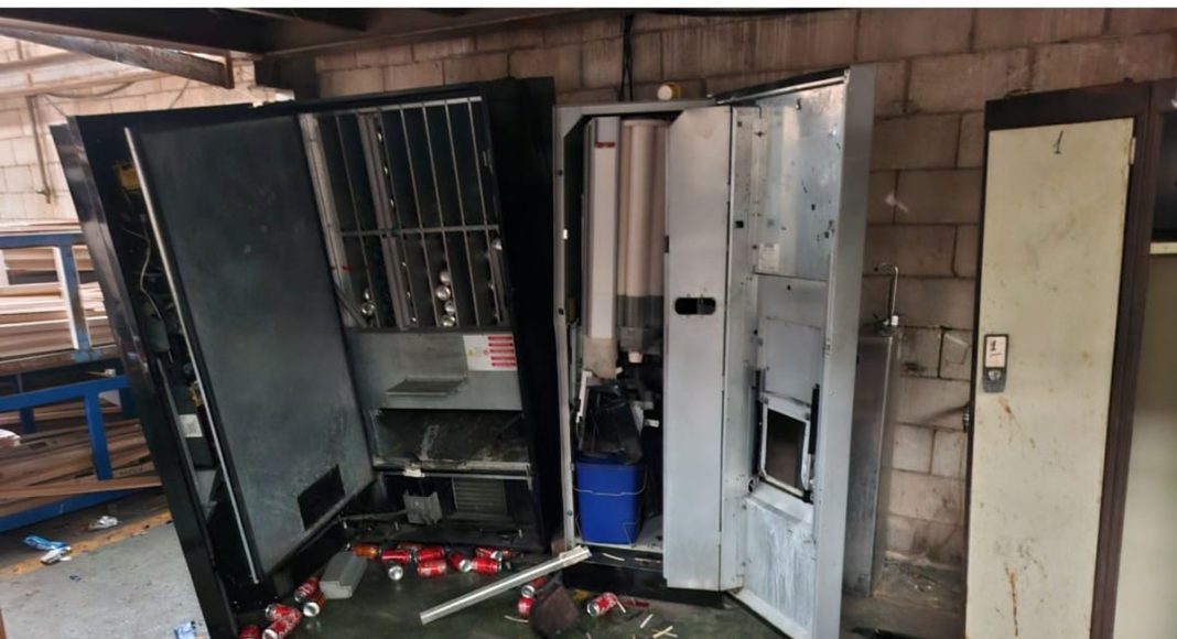 saro desvalijada tras la huida de sus administradores (4)