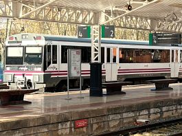 Un tren en la estación de Vitoria
