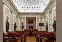 EH Bildu resiste en Álava mientras el PNV crece y el PP pierde representación, según el «Cis» vasco Visita guiada al Palacio de la Provincia | Imagen: Alex García